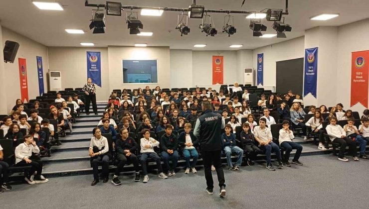 Siber polisi kamu kurum çalışanları ve öğrencileri bilgilendirdi