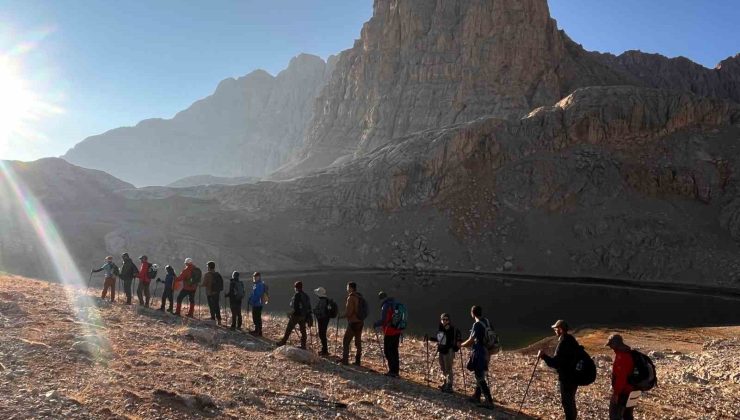 Tehlikeyi ve doğal güzelliği birlikte yaşatan ’Aladağlar’