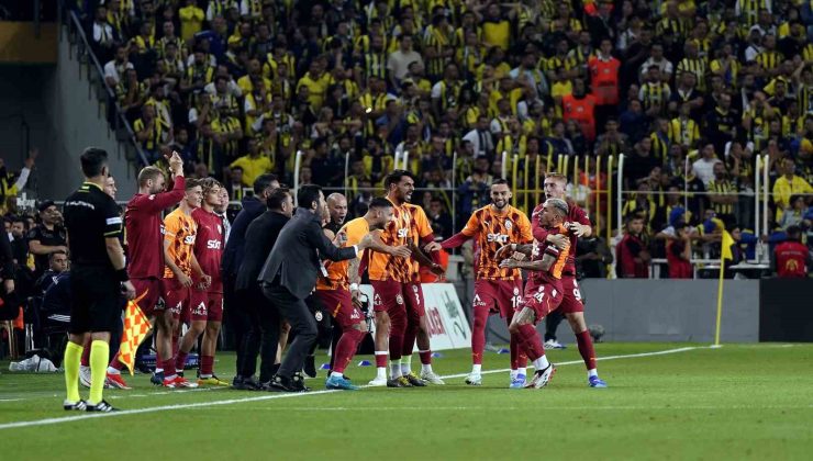 Trendyol Süper Lig: Fenerbahçe: 0 – Galatasaray: 2 (İlk yarı)