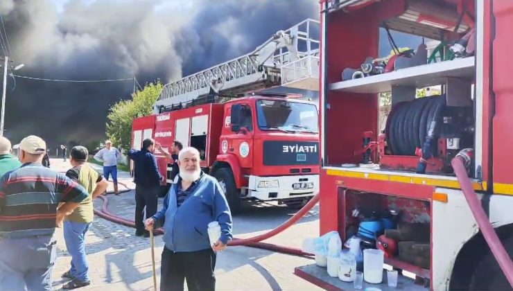 Yangın büyük ölçüde kontrol altına alındı: Mahalleli yangın bölgesine ayran taşıdı