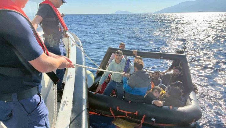 Yunanistan’ın geri ittiği 13 düzensiz göçmen kurtarıldı