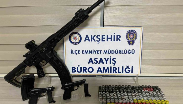 Akşehir’de yakalanan araçtan tabanca ve tüfek çıktı