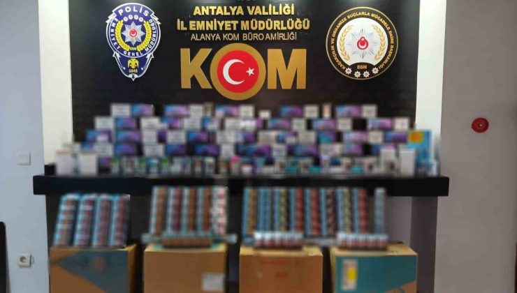 Antalya’da kaçak sigara operasyonu: 3 tutuklama