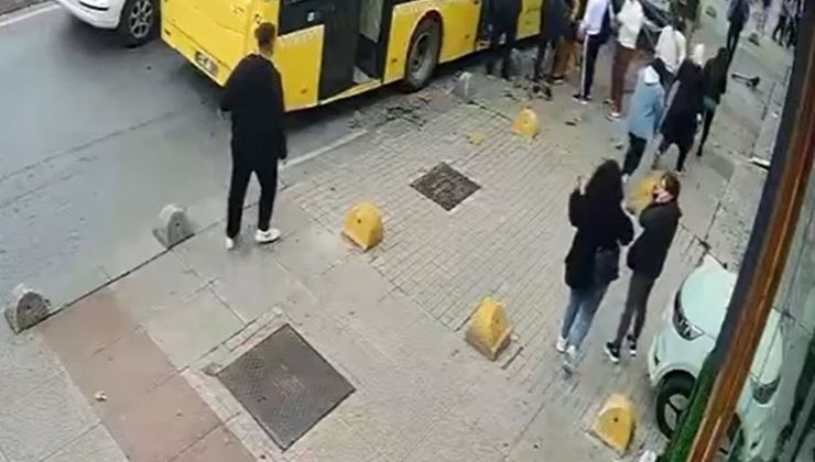 Bahçelievler’de İETT otobüsü ağaca çarptı, o anlar kamerada