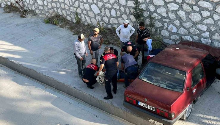 Burdur’da çaya düşen otomobil sürücüsünü itfaiye kurtardı