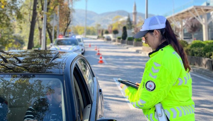 Bursa Emniyet Müdürlüğü 1 haftalık bilançoyu açıkladı: 9 bin 341 araç sürücüsüne idari ceza kesildi