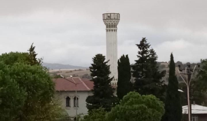 Çanakkale’de yıldırım düştü, cami minaresi yıkıldı