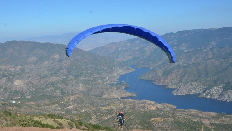 Ceviz diyarında yamaç paraşütü resitali