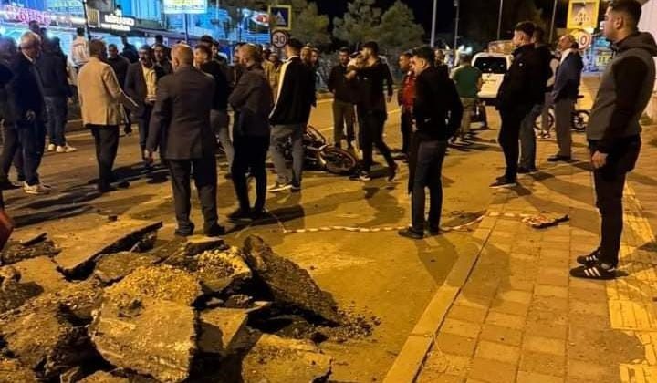 Diyarbakır’da motosiklet çukura düştü: 2 yaralı