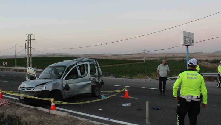 Durakta bekleyen öğretmenleri alan araca kamyon çarptı: 1 ölü, 5 yaralı