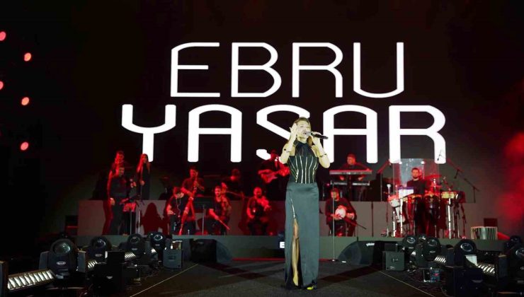 Ebru Yaşar Diyarbakır’ı salladı