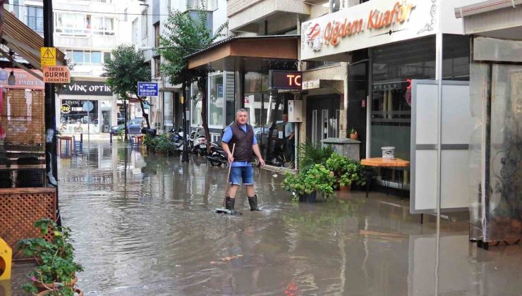 Erdek’te 10 dakikalık yağış sonrası altyapı sorunu yine gündemde