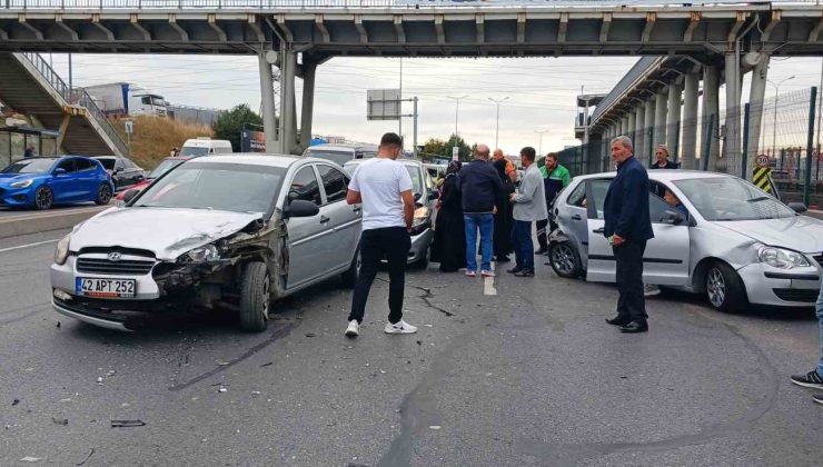 Esenyurt E-5 karayolunda 4 araç zincirleme kazaya karıştı: 1 yaralı