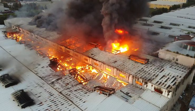 Fabrika yangını yeniden alevlendi: Alevler metrelerce yükseldi