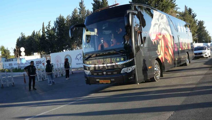 Galatasaray kafilesi Antalya’ya geldi