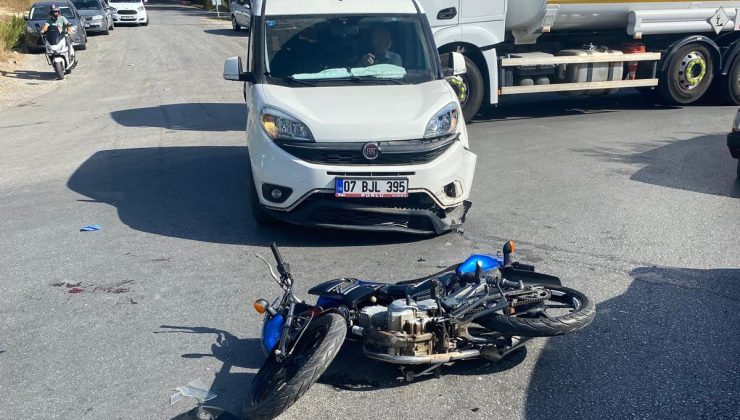 Hafif ticari araç ile motosiklet çarpıştı, motosiklet sürücüsü yaralandı