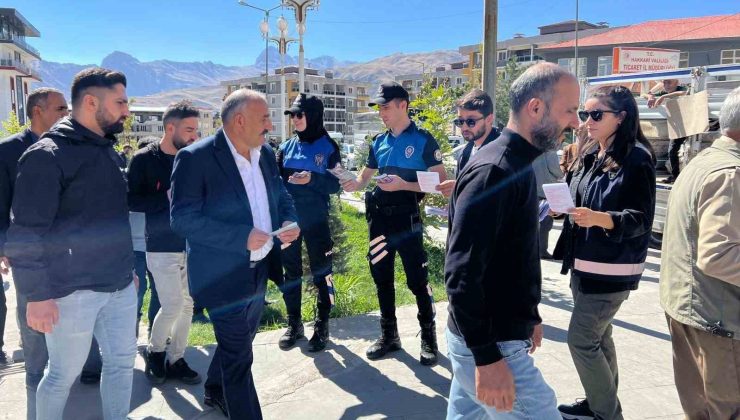 Hakkari polisinden bilgilendirme standı