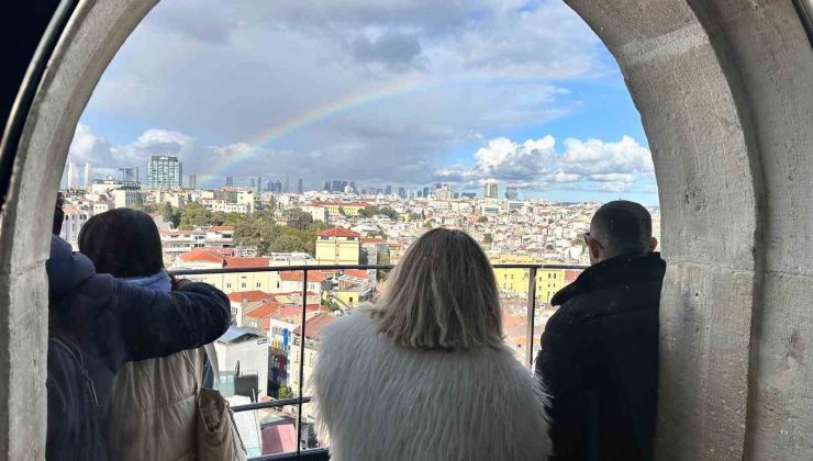 İstanbul’da gökkuşağı sürprizi: Turistler o anları görüntüledi