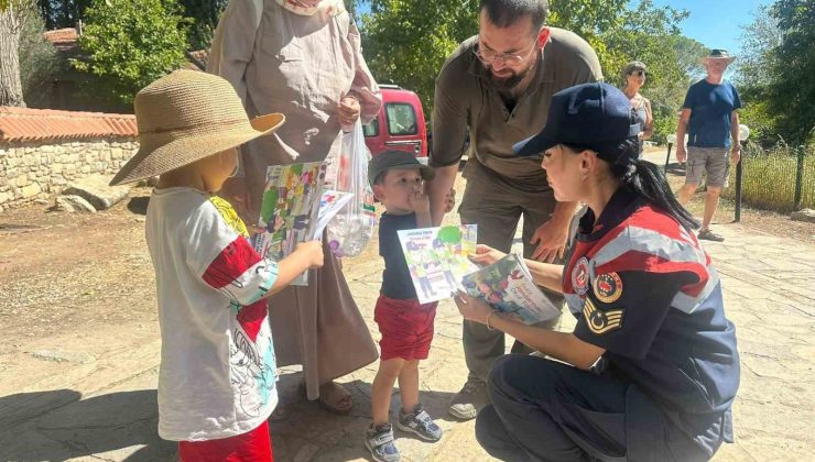 Jandarma ekipleri antik kent ziyaretçilerini bilgilendirdi