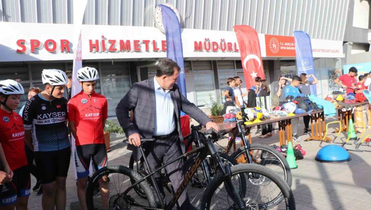 Kayseri’de sporculara malzeme dağıtımı