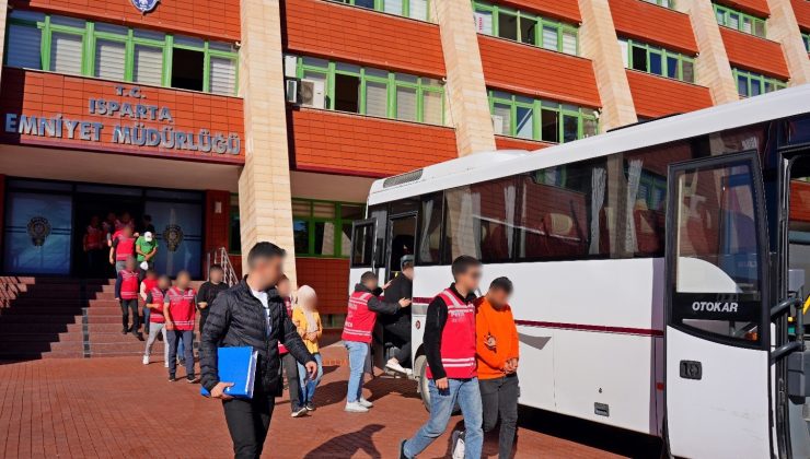 Kendilerini polis olarak tanıtıp 3 milyon TL vurgun yapan 8 kişi tutuklandı