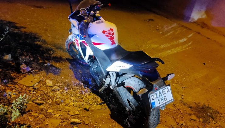 Keşan’da devrilen motosiklette 2 kişi yaralandı