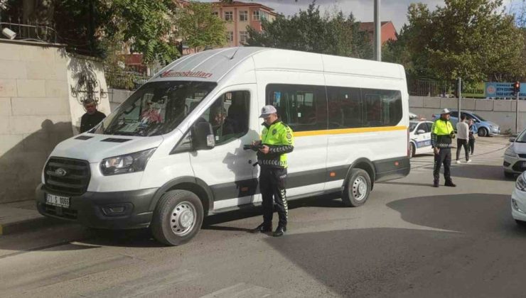 Kırıkkale’de polis ekipleri okul çevrelerinde denetimlerini sürdürüyor