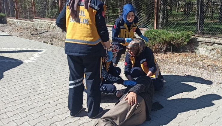 Konya’da kaldırıma çarpan motosiklet devrildi: 2 yaralı