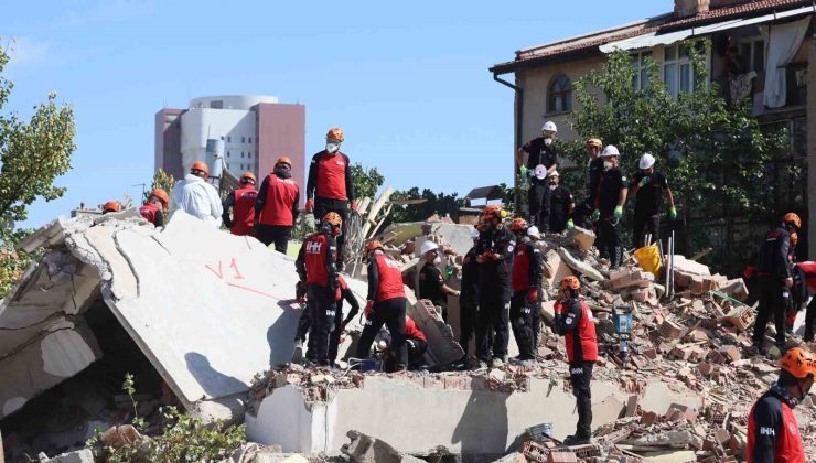 Konya’daki deprem tatbikatı gerçeğini aratmadı