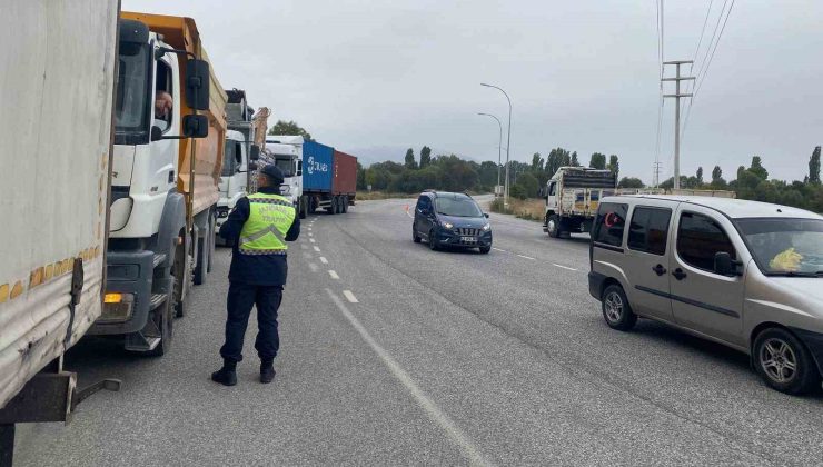 Kütahya’da yük ve yolcu taşımacılığı yapan araçlar ile sürücüler denetlendi