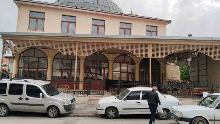 Malatya’da depremde hasar alan tarihi camiler ayağa kaldırılıyor