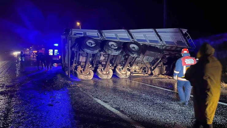 Malatya’da maden yüklü tır devrildi: 1 yaralı