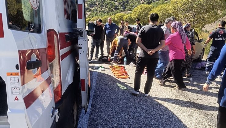 Malatya’da otomobil yön levhasına çarptı 4 yaralı