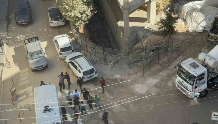 Mardin’de cadde ortasında yumruklu, sopalı kavga