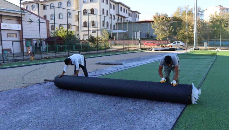 Oltu’da stadyumun zemini yenileniyor