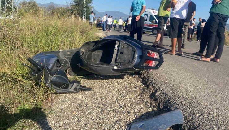 Otomobille çarpışan elektrikli motosikletteki çocuk öldü, kuzeni ağır yaralandı