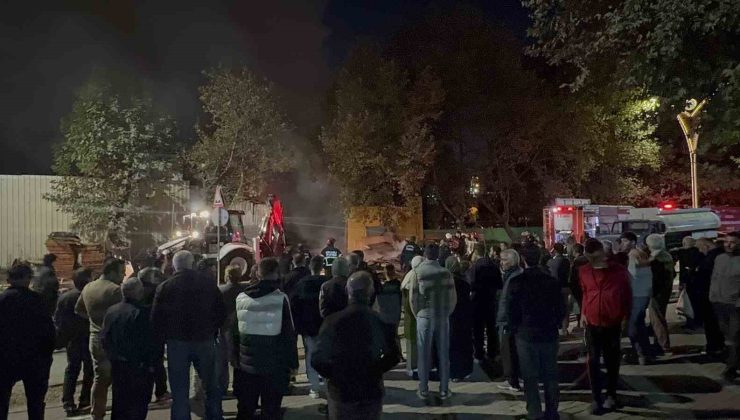 Palet deposunda çıkan büyük yangın 1 saatte söndürüldü