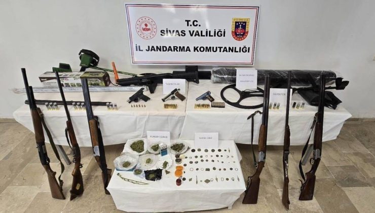 Sivas’ta uyuşturucu tacirlerine jandarma operasyonu: 4 kişi tutuklandı