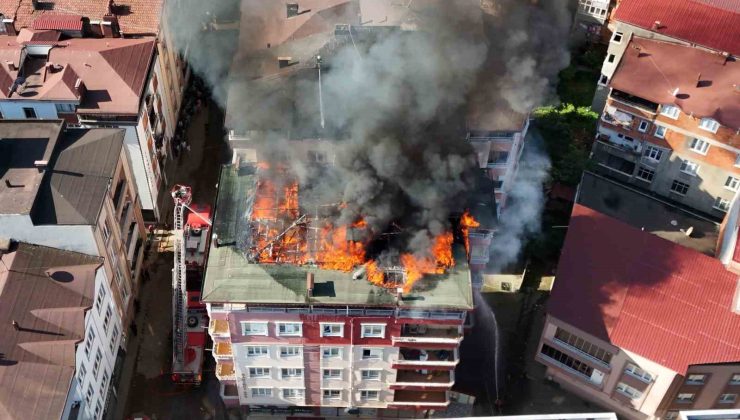 Tamir sırasında tutuşan çatı, alevlere teslim oldu