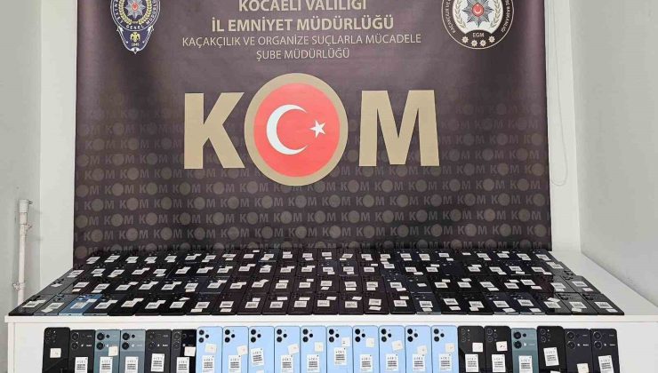 TEM’de bir araçta 140 adet kaçak cep telefonu ele geçirildi