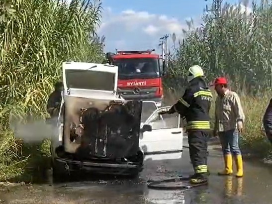 Turgutlu’da seyir halindeki otomobil alev aldı