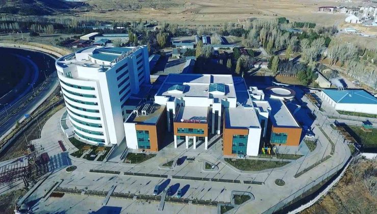 Vatandaşların sürekli dert yandığı Bayburt Devlet Hastanesi sağlıkta kalite standartlarında 96.77 puan aldı