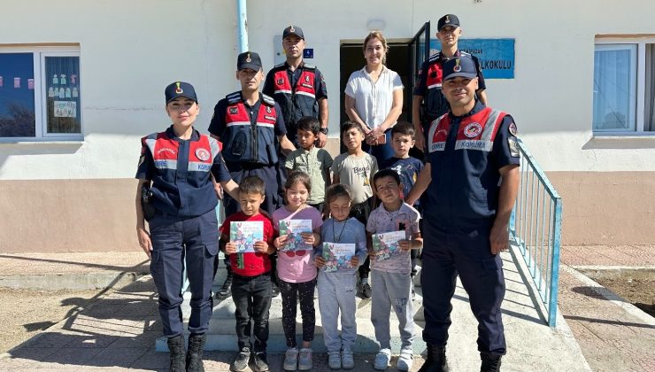 Yenipazar’da jandarma ekipleri tarafından öğrenciler bilgilendirildi