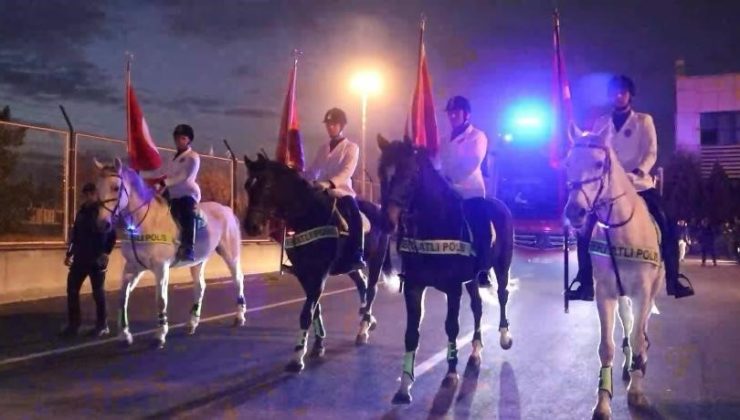 A Milli Futbol Takımı Kayseri’de atlı polislerle karşılandı