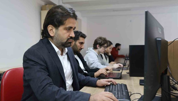 Adli Bilişim Uzmanı Tuncer: ’’Deepfake ile ünlülerin veya sıradan insanların yapmadıklarını ve söylemediklerini yaptırmak mümkün’’