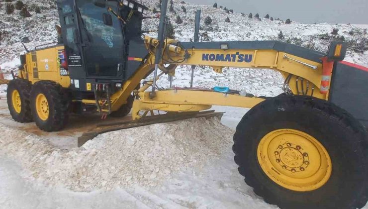 Afyonkarahisar’da kar ile mücadele sorunsuz yapıldı