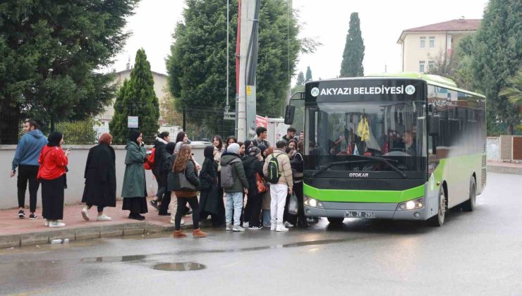 Akyazı’da üniversite öğrencilerine ücretsiz ulaşım başladı