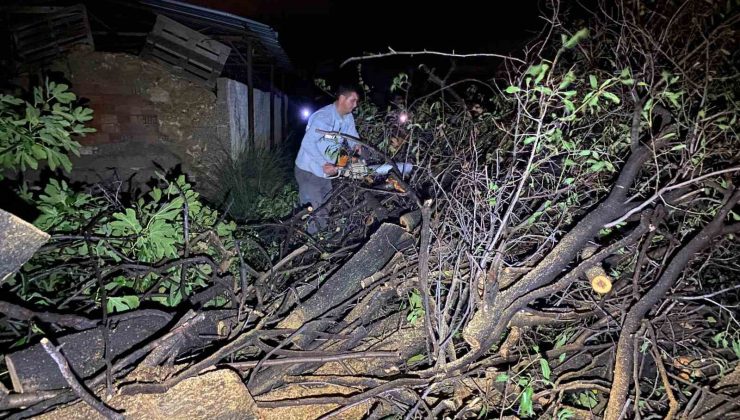 Antalya’da hortum yıkıp geçti, evler ve seralar hasar gördü