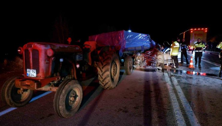 Araçta sıkışan sürücü hayatını kaybetti, eşini kurtarmak için ise ekipler zamanla yarıştı