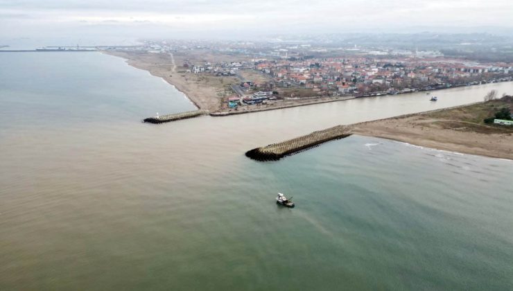 Balıkçı teknelerine nehir engeli: Balıkçılar farklı limanlara yöneldi